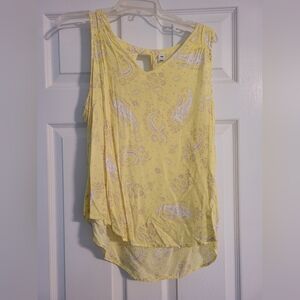 Old Navy Yellow/White Tank Top With Keyhole on Back Sz L Paisley Pattern